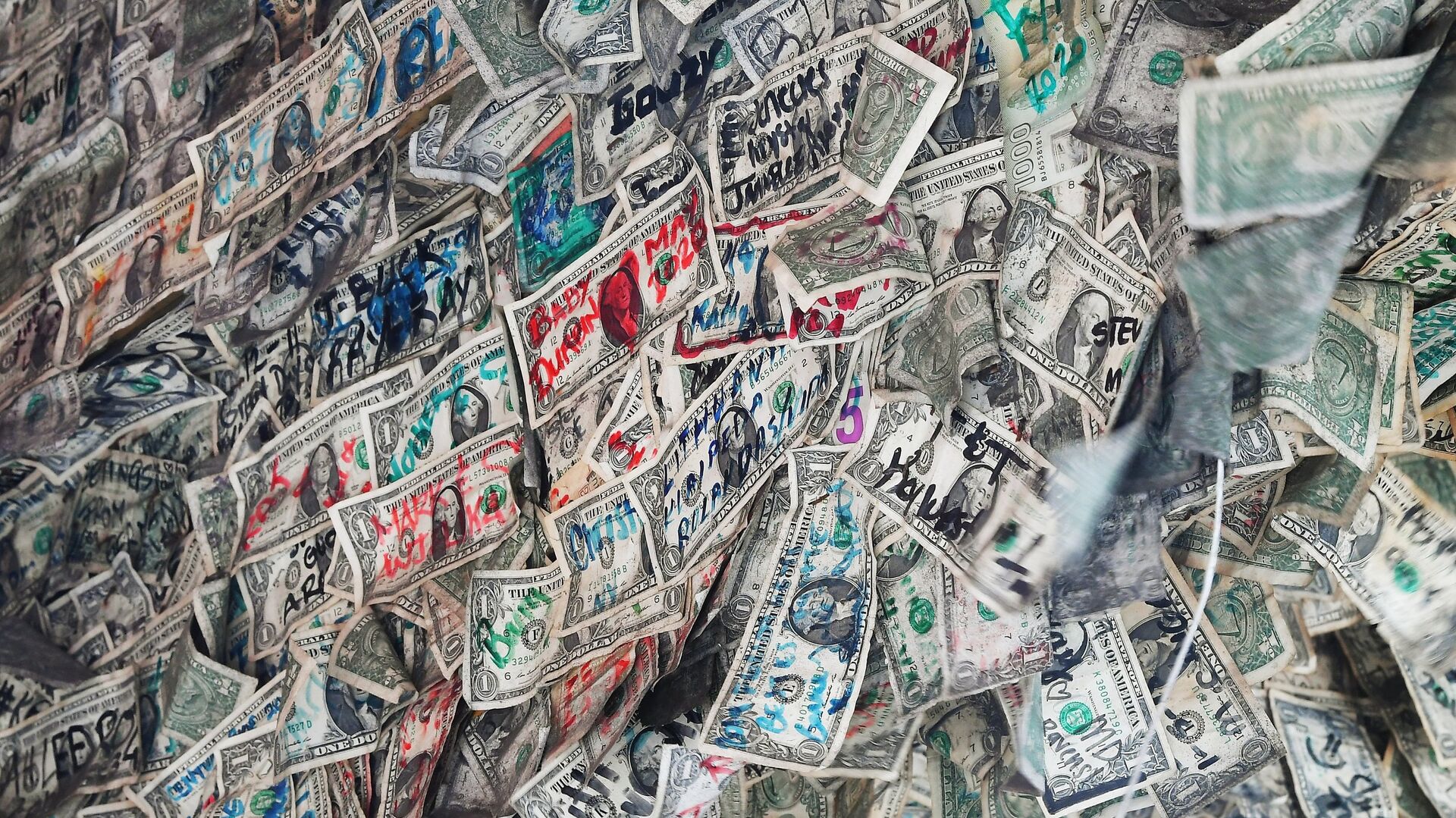 Банкноты, использованные в интерьере кафе - ПРАЙМ, 1920, 27.05.2022
