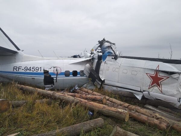 Место падения легкомоторного самолета с парашютистами в Татарстане