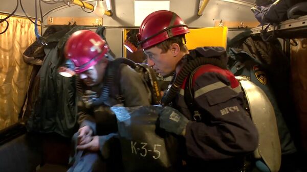 Горноспасатели на аварийном участке шахты Листвяжная