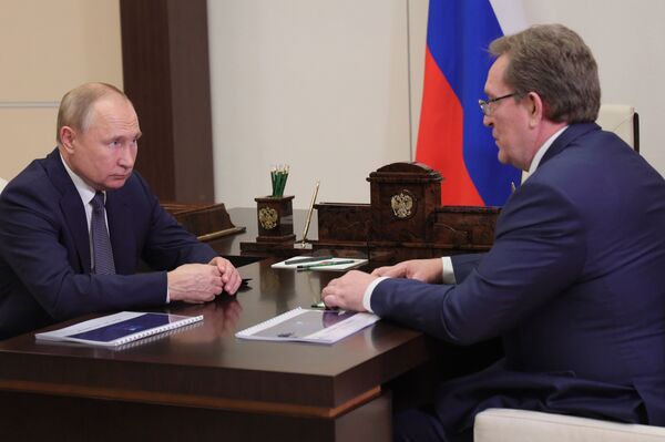 Президент РФ В. Путин встретился с генеральным конструктором концерна Алмаз - Антей П. Созиновым