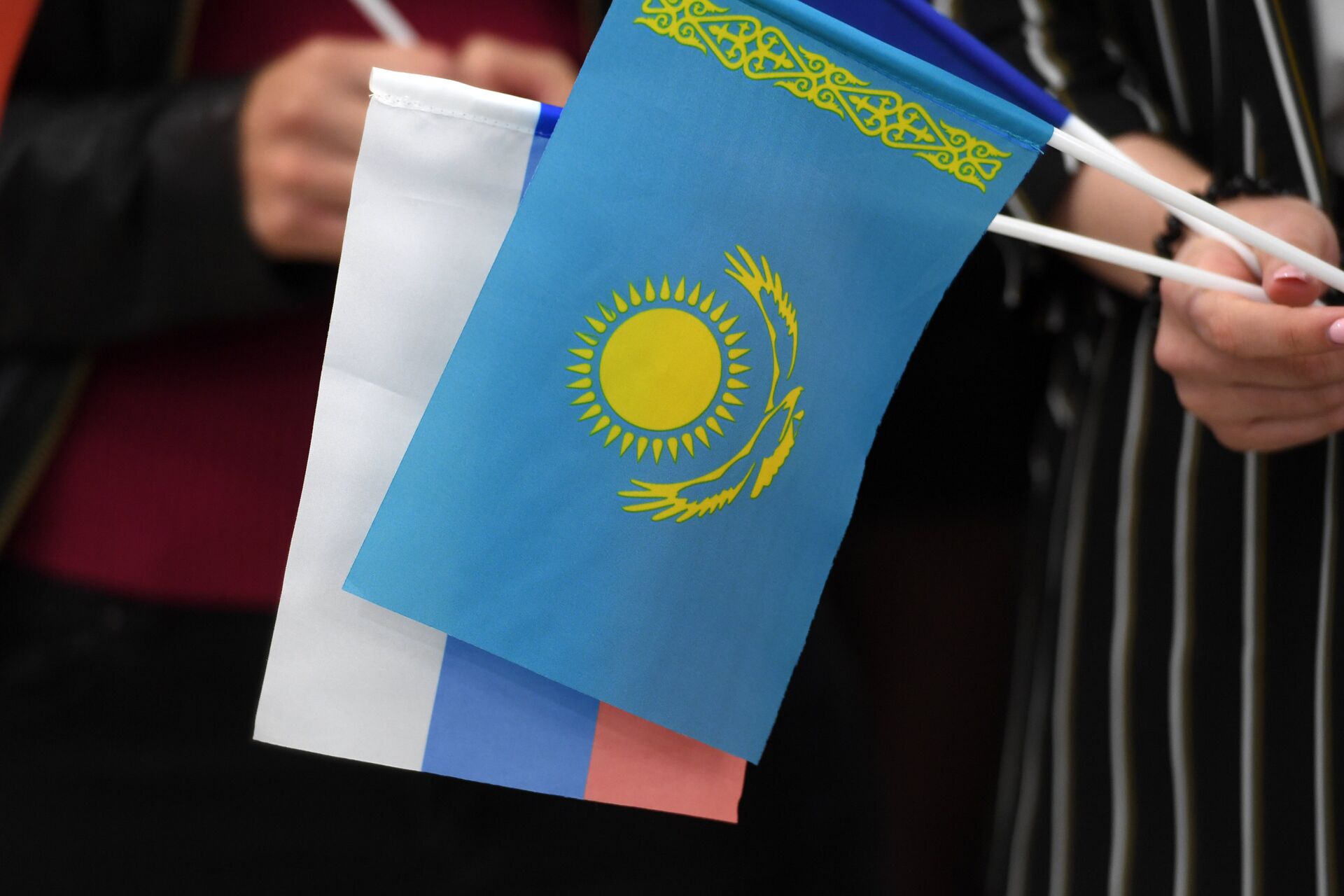 Флаги Казахстана и России - ПРАЙМ, 1920, 07.04.2022