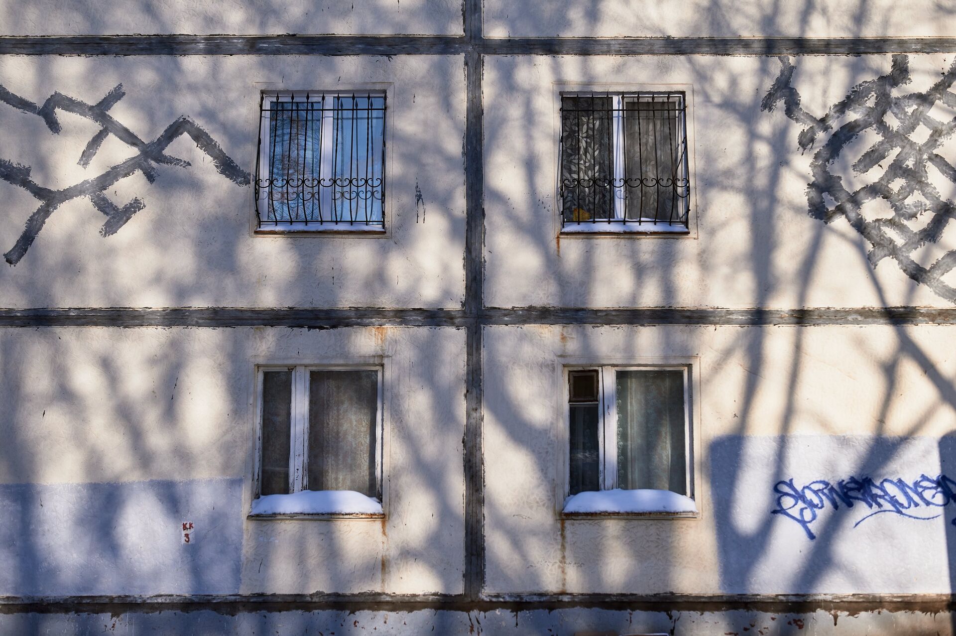 Окна жилого дома - ПРАЙМ, 1920, 25.04.2022