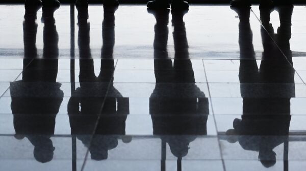 Пассажиры в терминале Международного аэропорта Шереметьево имени А.С. Пушкина