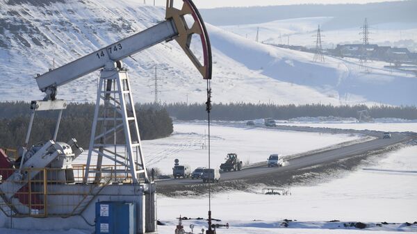 Нефтяные фьючерсы снижаются на фоне осторожных оценок перспектив спроса