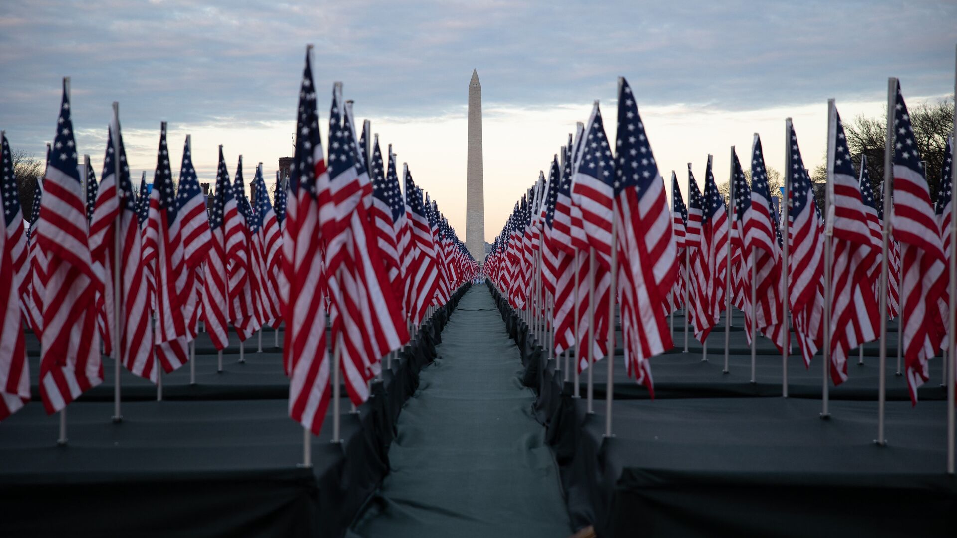 Флаги США перед Монументом Вашингтону - ПРАЙМ, 1920, 06.06.2023