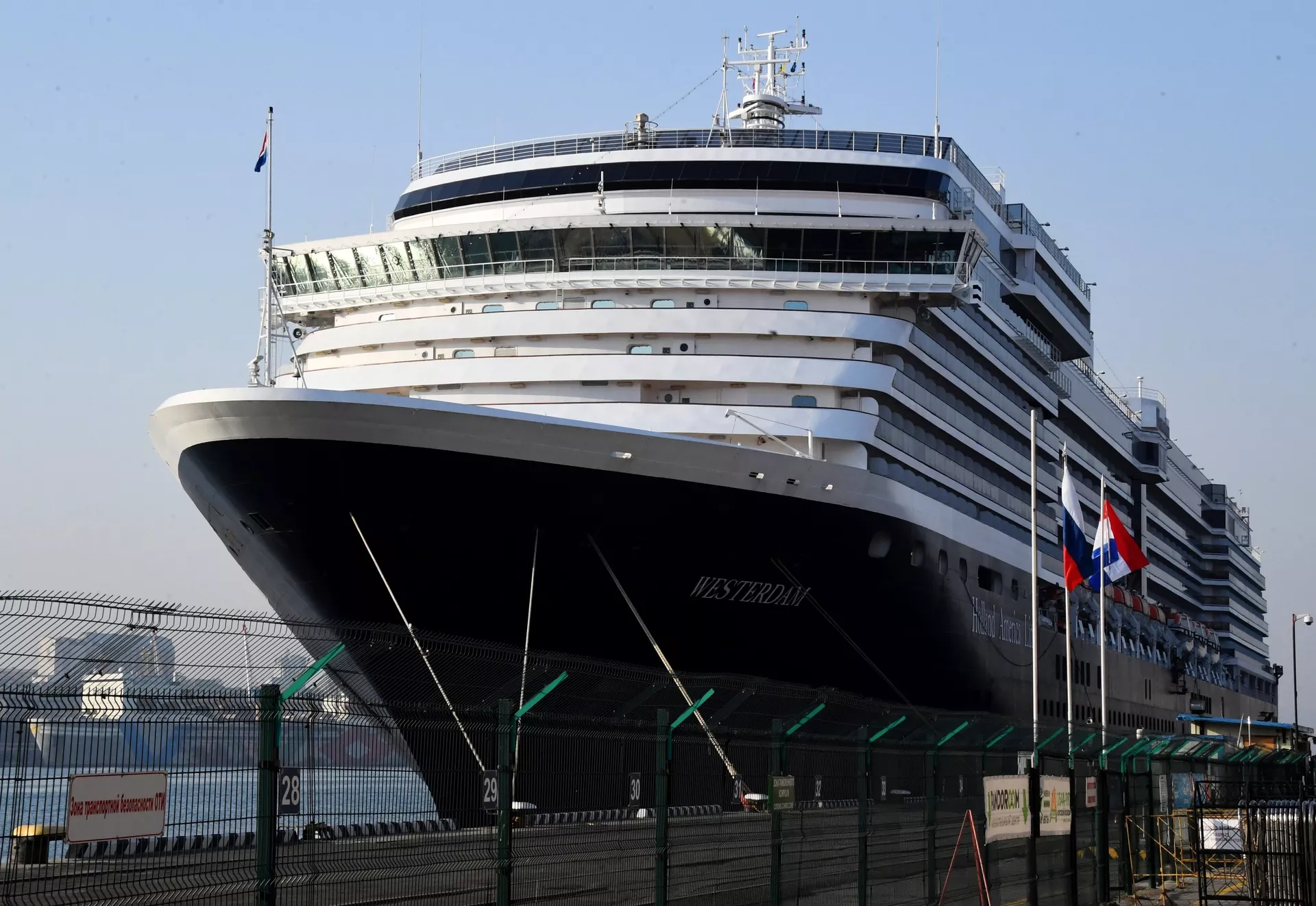 Прибытие круизных лайнеров Costa neoRomantica и Westerdam в порт Владивостока - ПРАЙМ, 1920, 12.05.2022