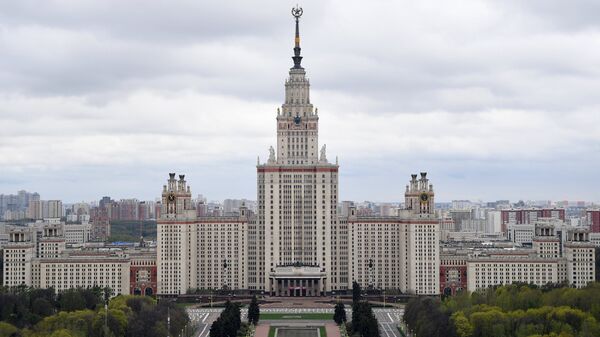 Здание Московского государственного университета имени М. В. Ломоносова на Воробьевых горах в Москве