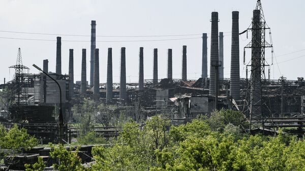 Территория металлургического комбината Азовсталь в Мариуполе