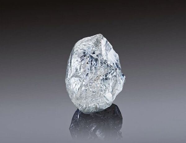 Алмаз на 242 карата Алроса выставит на аукционе в Дубае