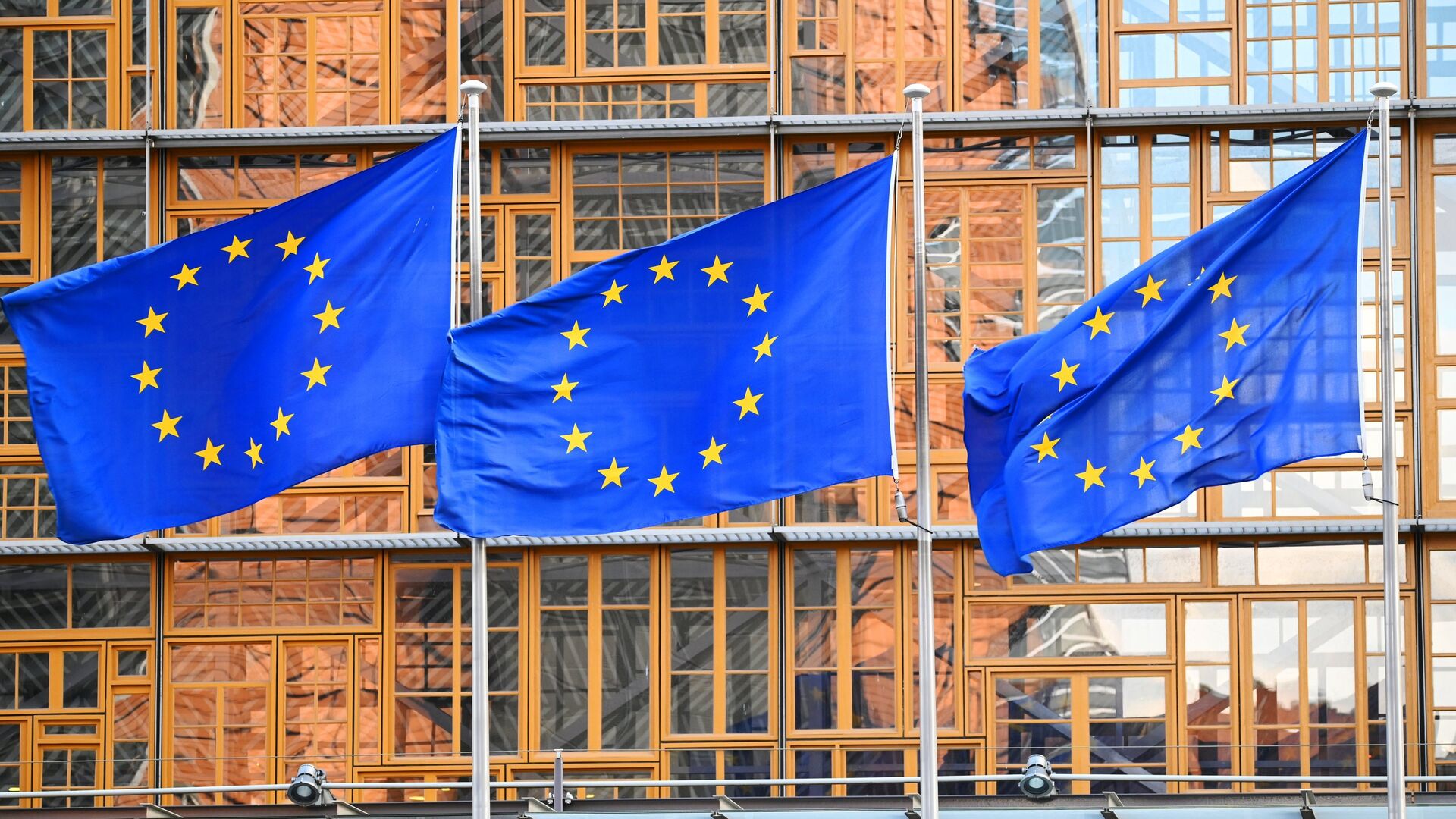 Флаги с символикой Евросоюза в Брюсселе - ПРАЙМ, 1920, 10.05.2023