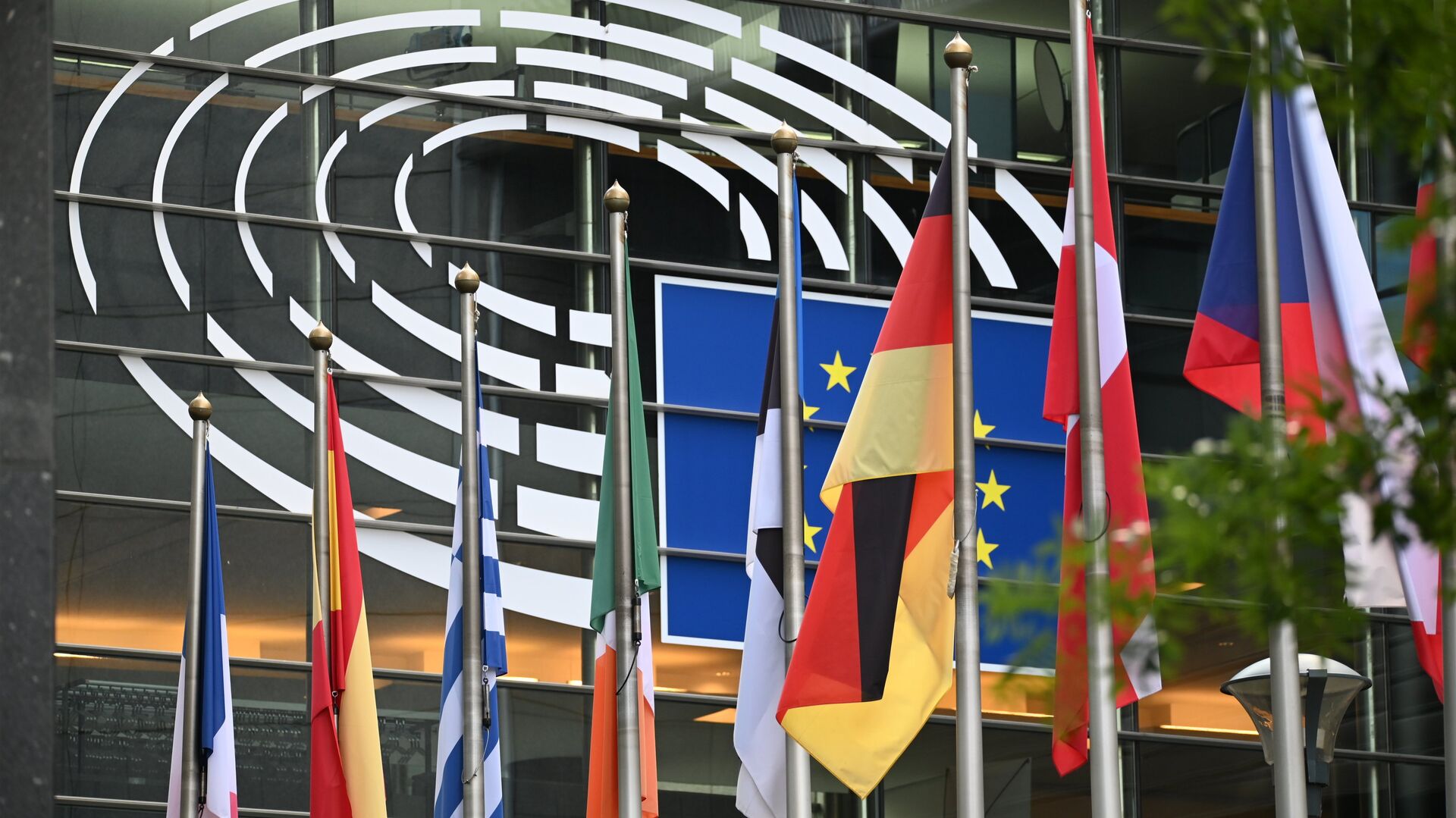 Логотип Евросоюза на здании штаб-квартиры Европейского парламента в Брюсселе - ПРАЙМ, 1920, 01.08.2023