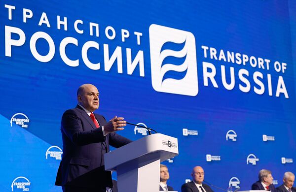 Премьер-министр РФ М. Мишустин посетил XVI Международный форум и выставку Транспорт России