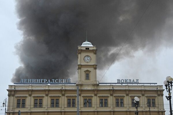 Пожар в районе Комсомольской площади в Москве