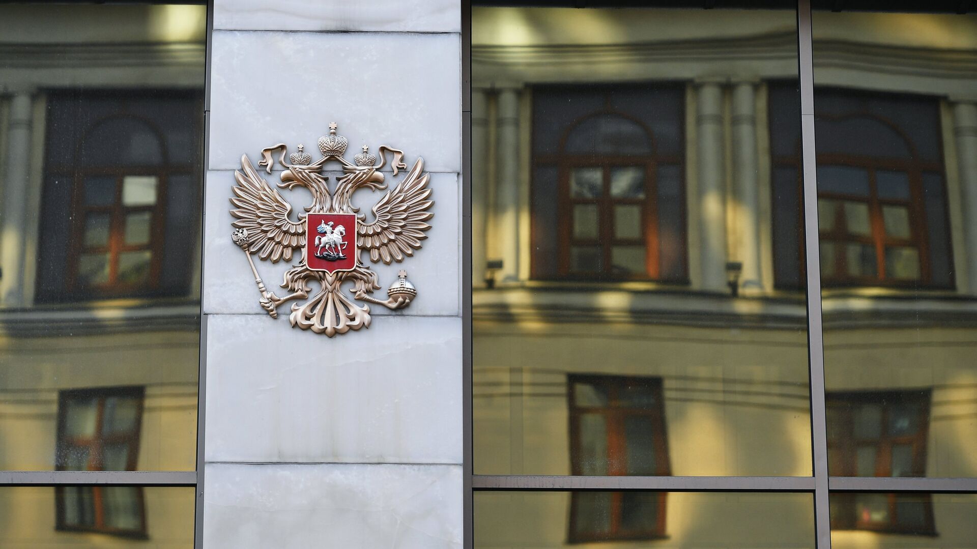 Герб на здании Совета Федерации РФ - ПРАЙМ, 1920, 20.11.2023