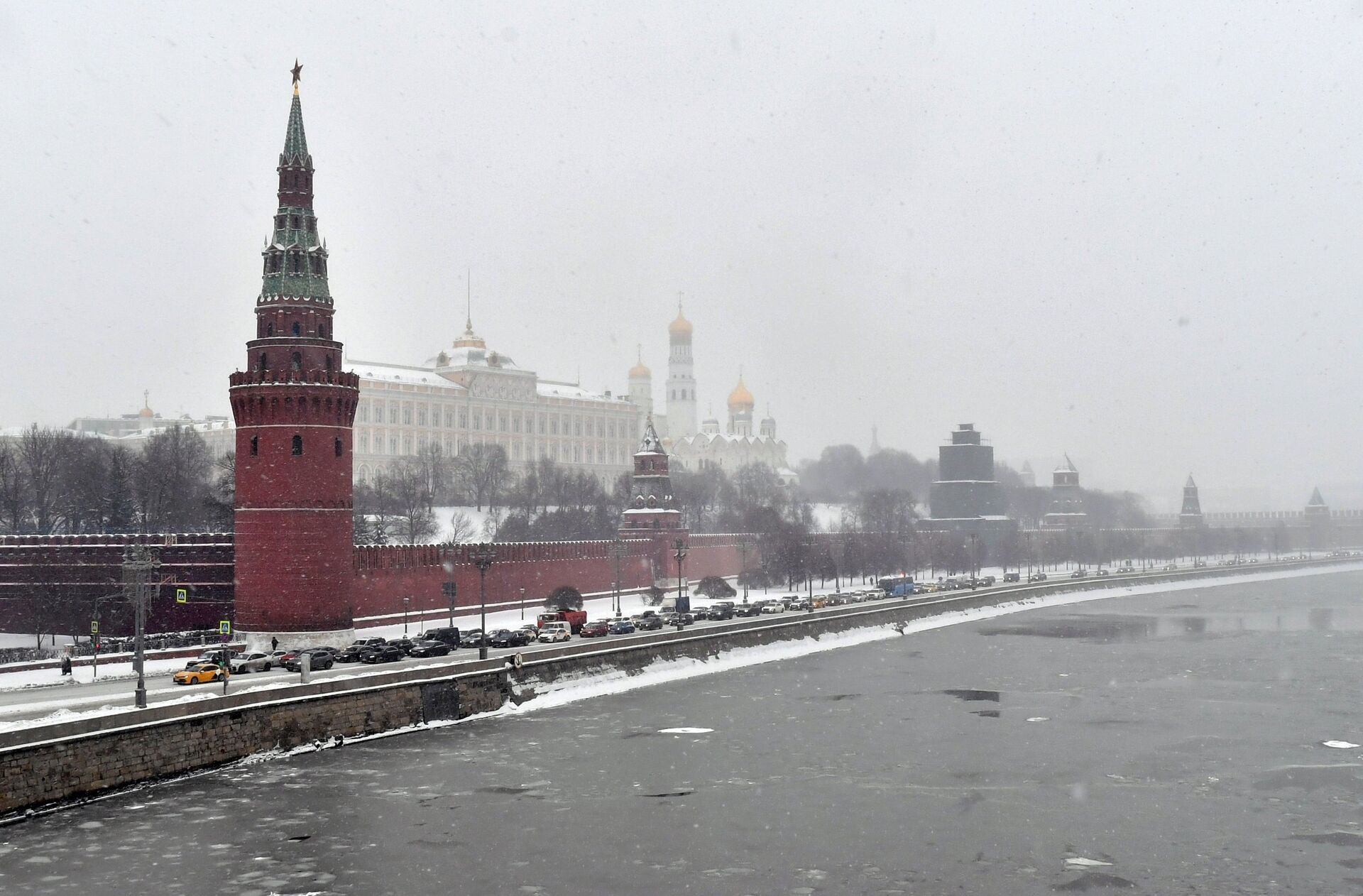 Снег в Москве - ПРАЙМ, 1920, 24.02.2024