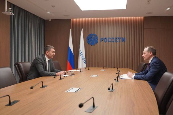 Гендиректор Россетей Андрей Рюмин на рабочей встрече с главой республики Артемом Здуновым