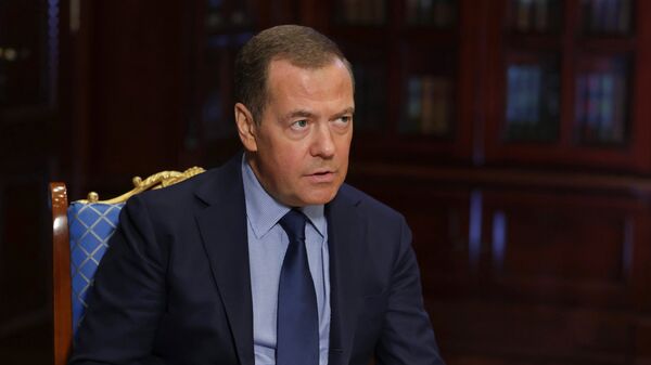 Зампред Совбеза РФ Д. Медведев принял участие в проекте Классика и мы