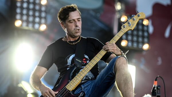 Солист группы Ногу Свело Максим Покровский