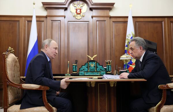 Президент РФ В. Путин встретился с главой ДОМ.РФ В. Мутко