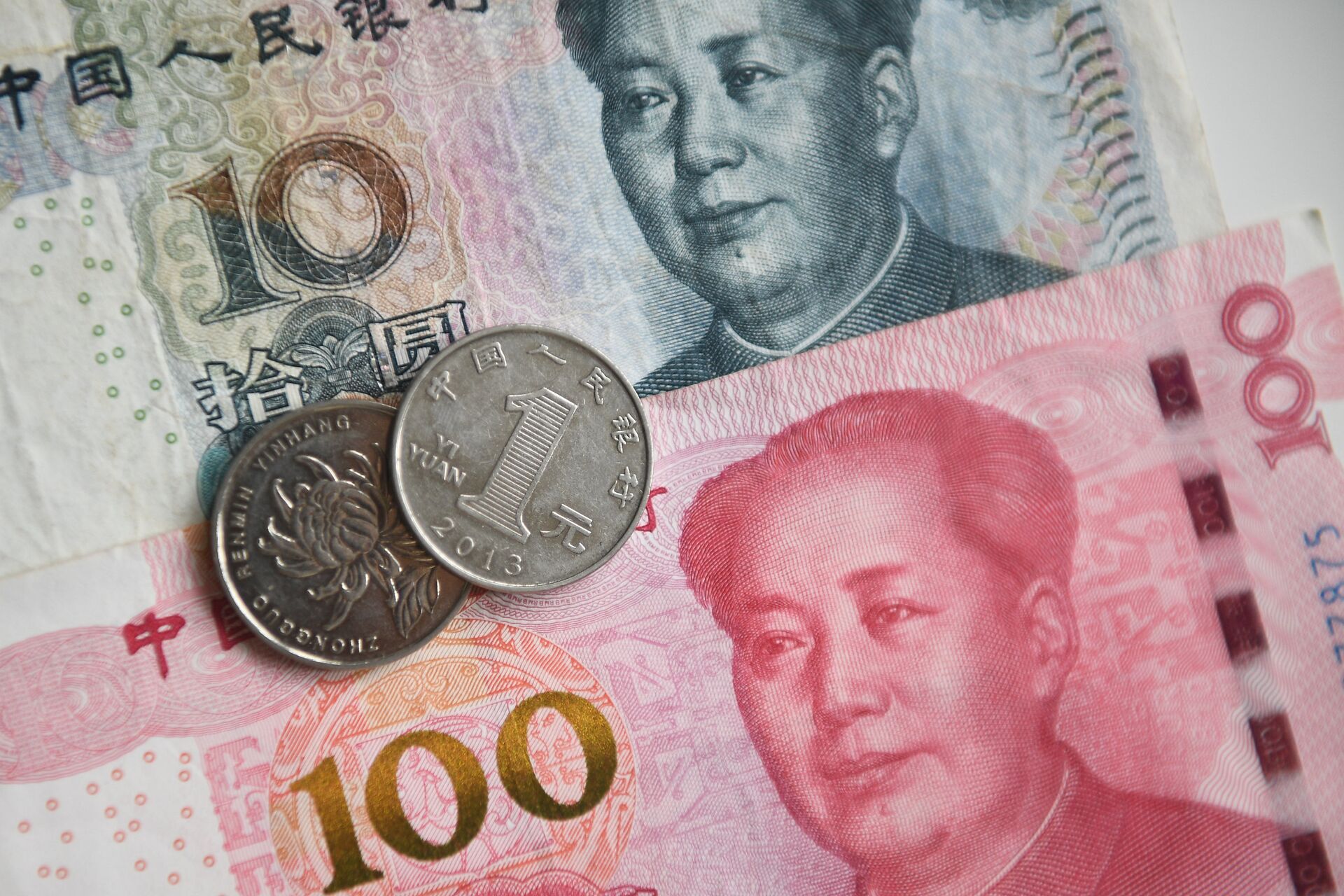 Денежные купюры и монеты китайских юаней - ПРАЙМ, 1920, 28.12.2023