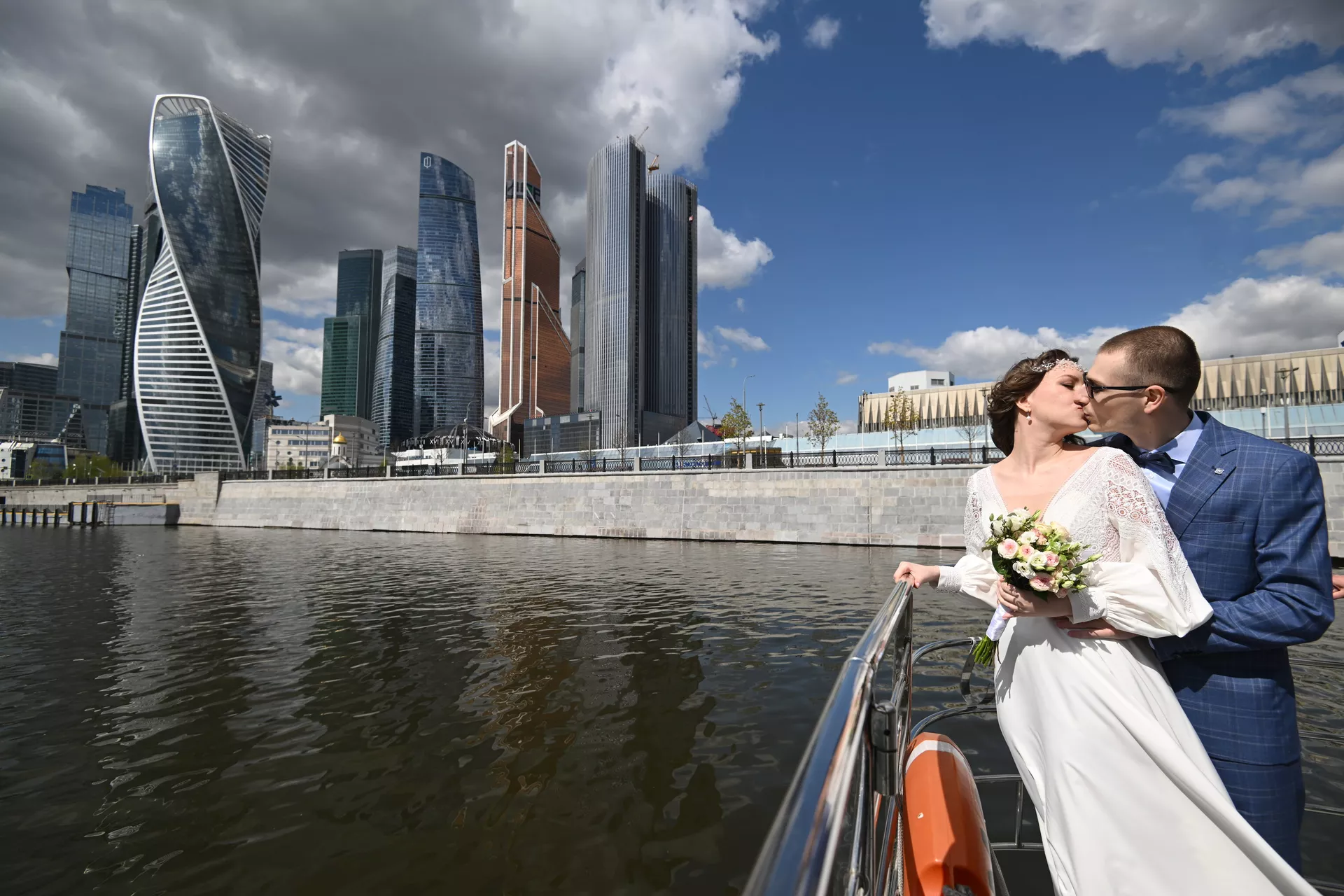 Бракосочетания на Красную Горку в Москве Бракосочетания на Красную Горку в Москве - ПРАЙМ, 1920, 07.06.2023