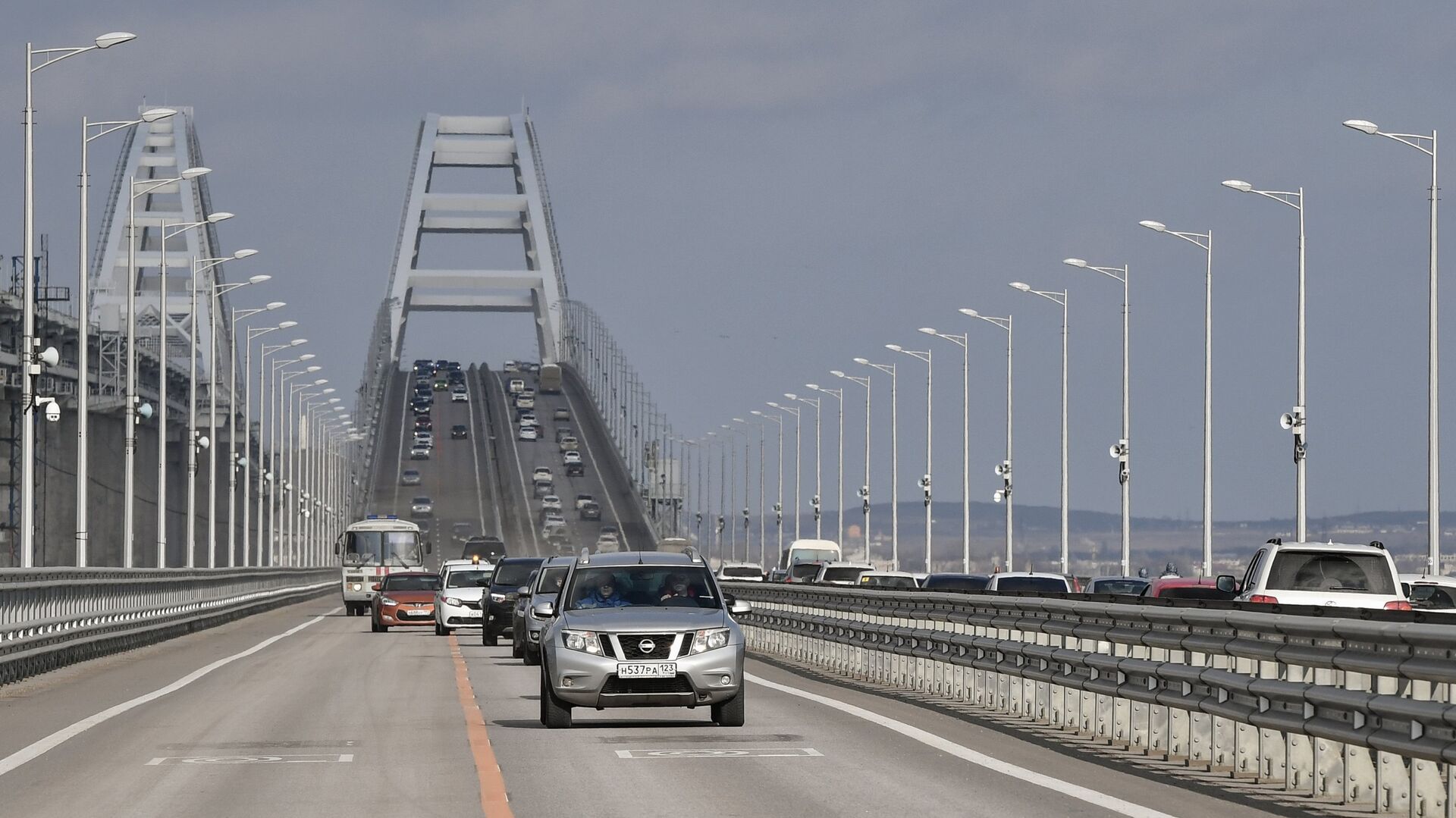 Крымский мост полностью открыли для автомобильного движения - ПРАЙМ, 1920, 14.10.2023