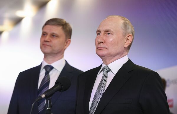 Президент РФ В. Путин посетил форум будущих технологий
