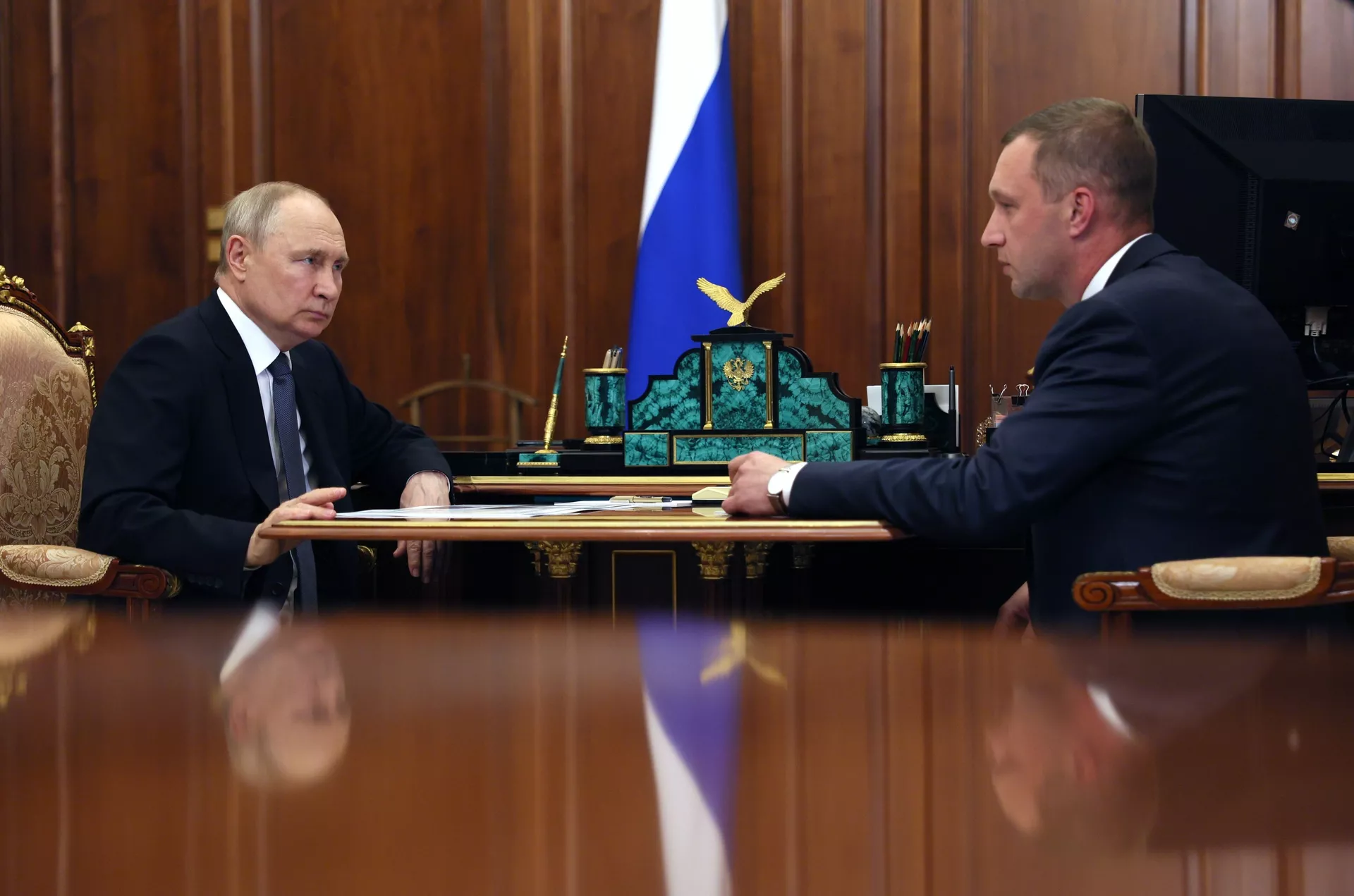 Встреча президента РФ В. Путина с губернатором Саратовской области Р. Бусаргиным - ПРАЙМ, 1920, 18.07.2023