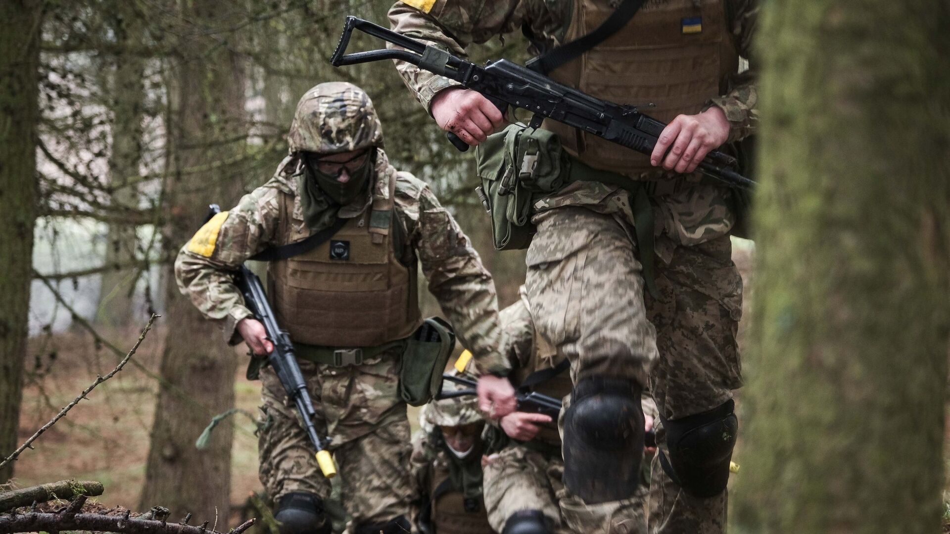 Украинские военные на тренировке в Великобритании под эгидой НАТО - ПРАЙМ, 1920, 23.01.2024