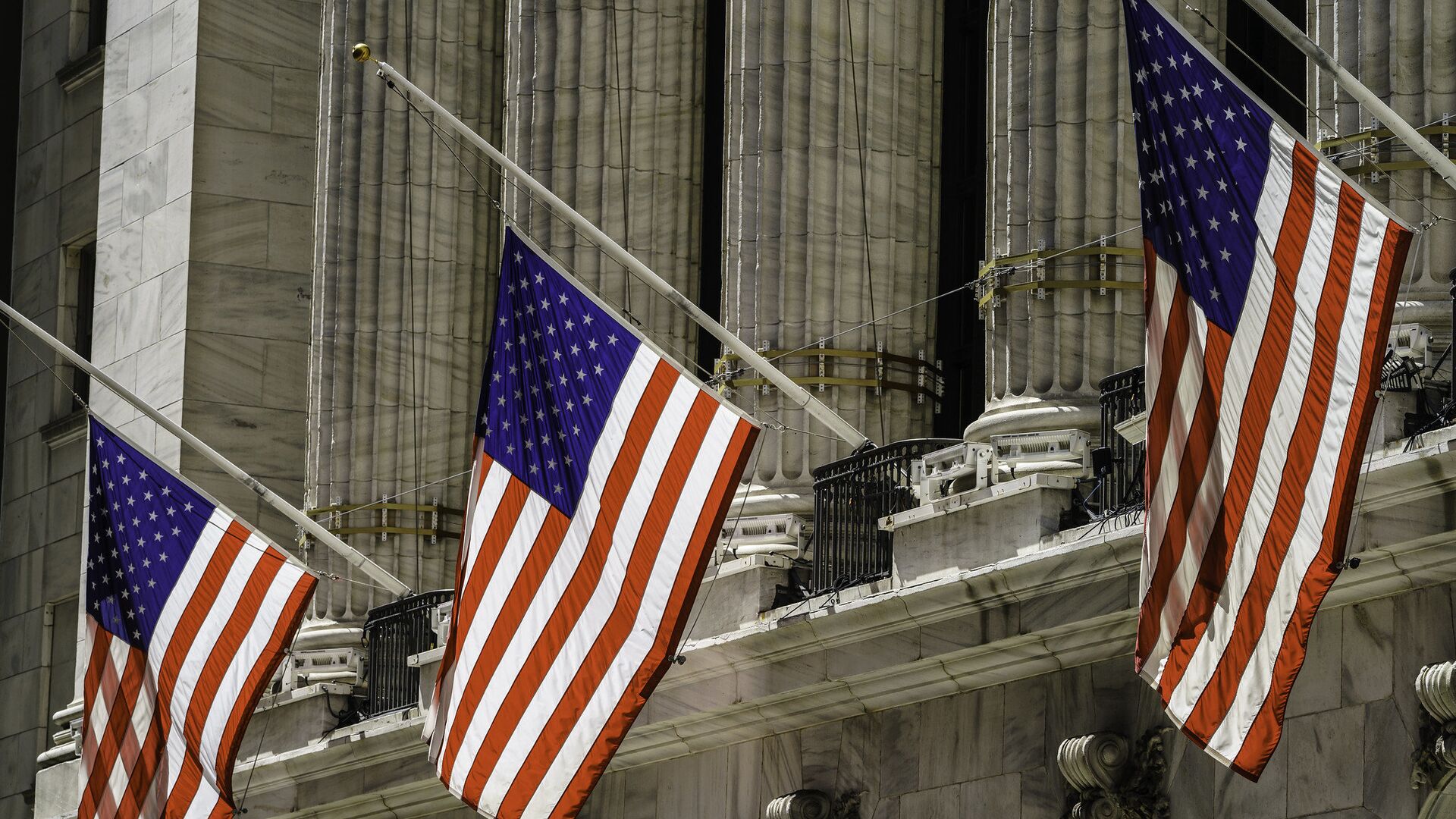 Американские флаги на здании нью-йоркской фондовой бирже - ПРАЙМ, 1920, 12.12.2023