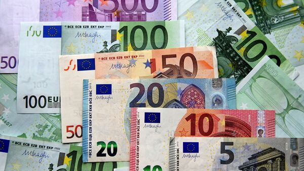 Евро нацелен на сильнейшее месячное падение с января