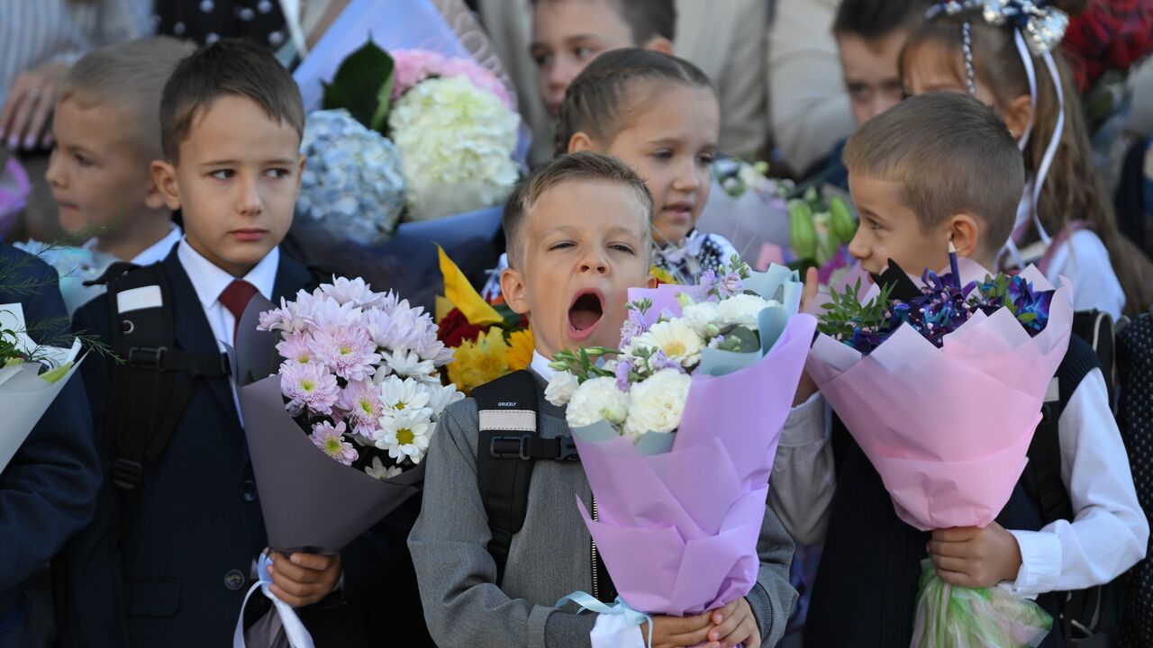 первоклассницы в колготках 