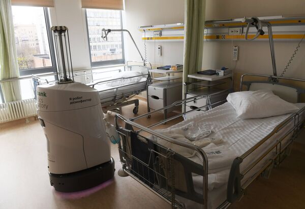 Дезинфекция помещений с помощью робота в Европейском медицинском центре