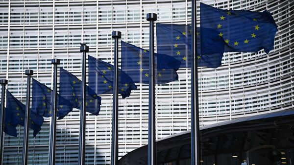 Фридман и Авен пока остаются под санкциями, заявил представитель ЕС