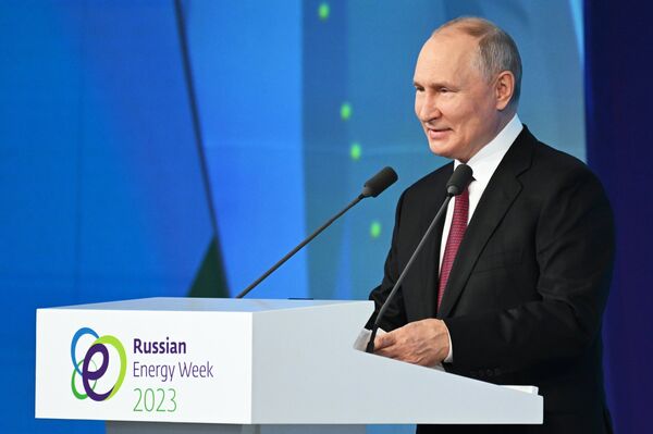 Президент РФ В. Путин выступил на пленарном заседании форума РЭН-2023