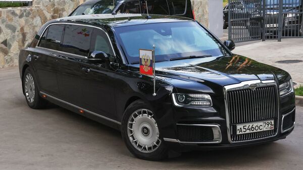 Автомобиль Аурус сенат лимузин кортежа президента РФ Владимира Путина