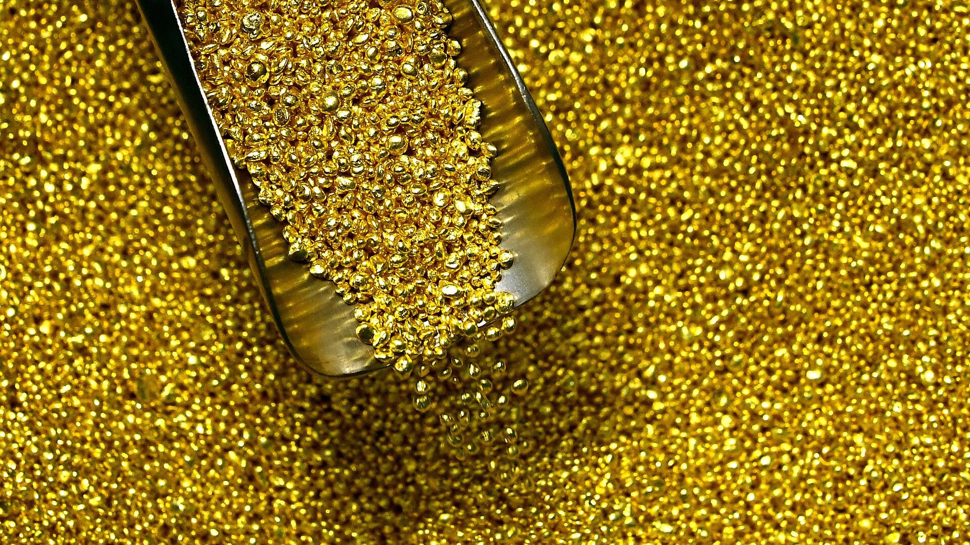 Гранулированное золото высшей пробы 99,99 процентов чистоты - ПРАЙМ, 1920, 07.03.2024
