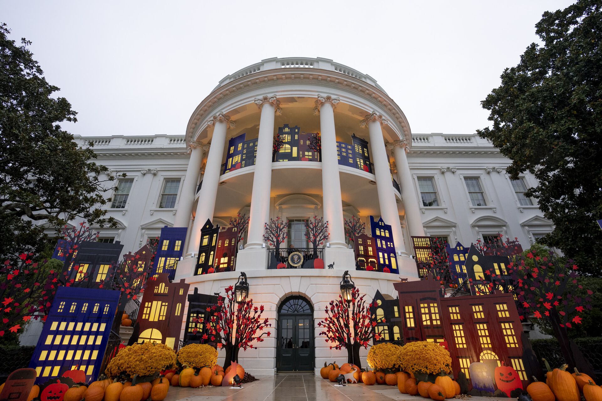Белый дом США, украшенный к Хэллоуину - ПРАЙМ, 1920, 31.10.2023