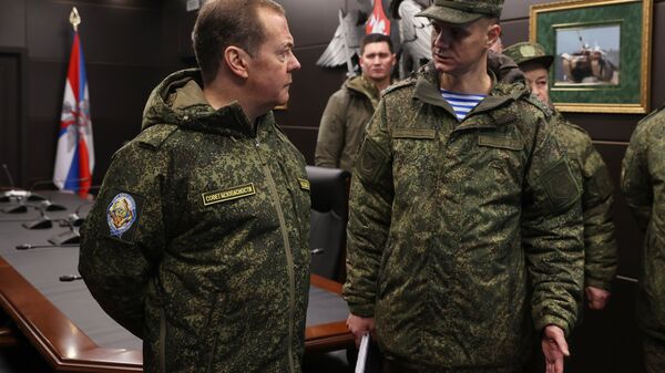 Зампред Совбеза РФ Д. Медведев посетил полигон Алабино