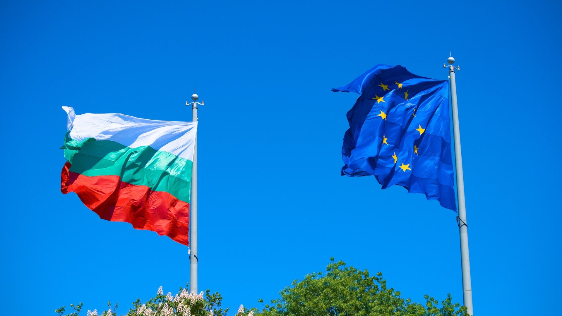 Флаги Болгарии и Евросоюза - ПРАЙМ, 1920, 15.03.2024