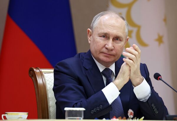Президент РФ Владимир Путин на  сессии Совета коллективной безопасности ОДКБ