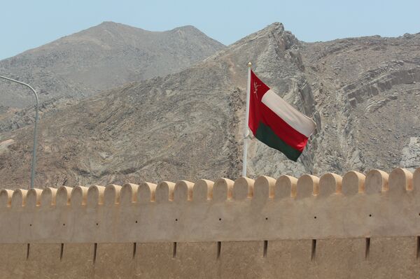 Флаг Омана на замке Байт-Ар-Ридайда