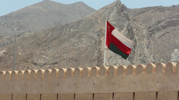 Флаг Омана на замке Байт-Ар-Ридайда