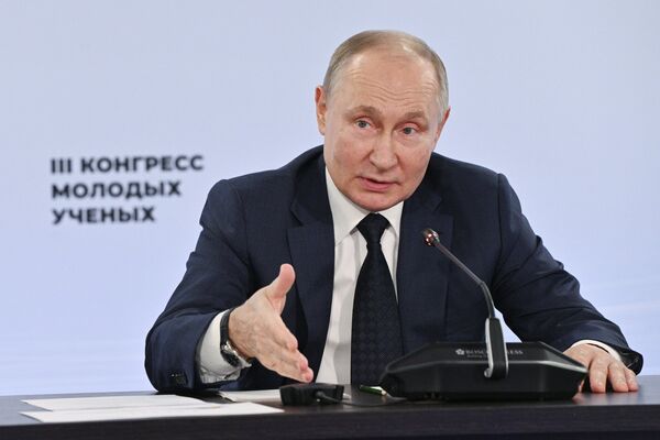 Президент РФ В. Путин посетил III Конгресс молодых ученых