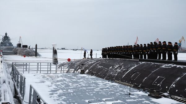 Торжественная церемония подъема Военно-морских флагов на атомных подводных крейсерах Император Александр III и Красноярск в Северодвинске