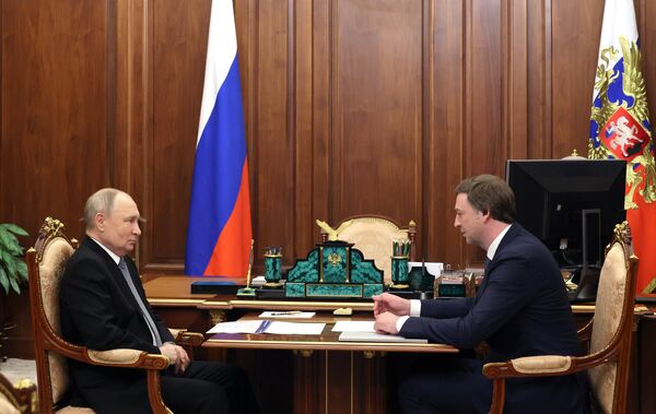 Президент РФ В. Путин провел встречу с гендиректором ПАО Аэрофлот С. Александровским