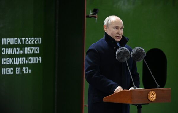 Президент РФ Владимир Путин на церемонии закладки пятого серийного универсального атомного ледокола Ленинград