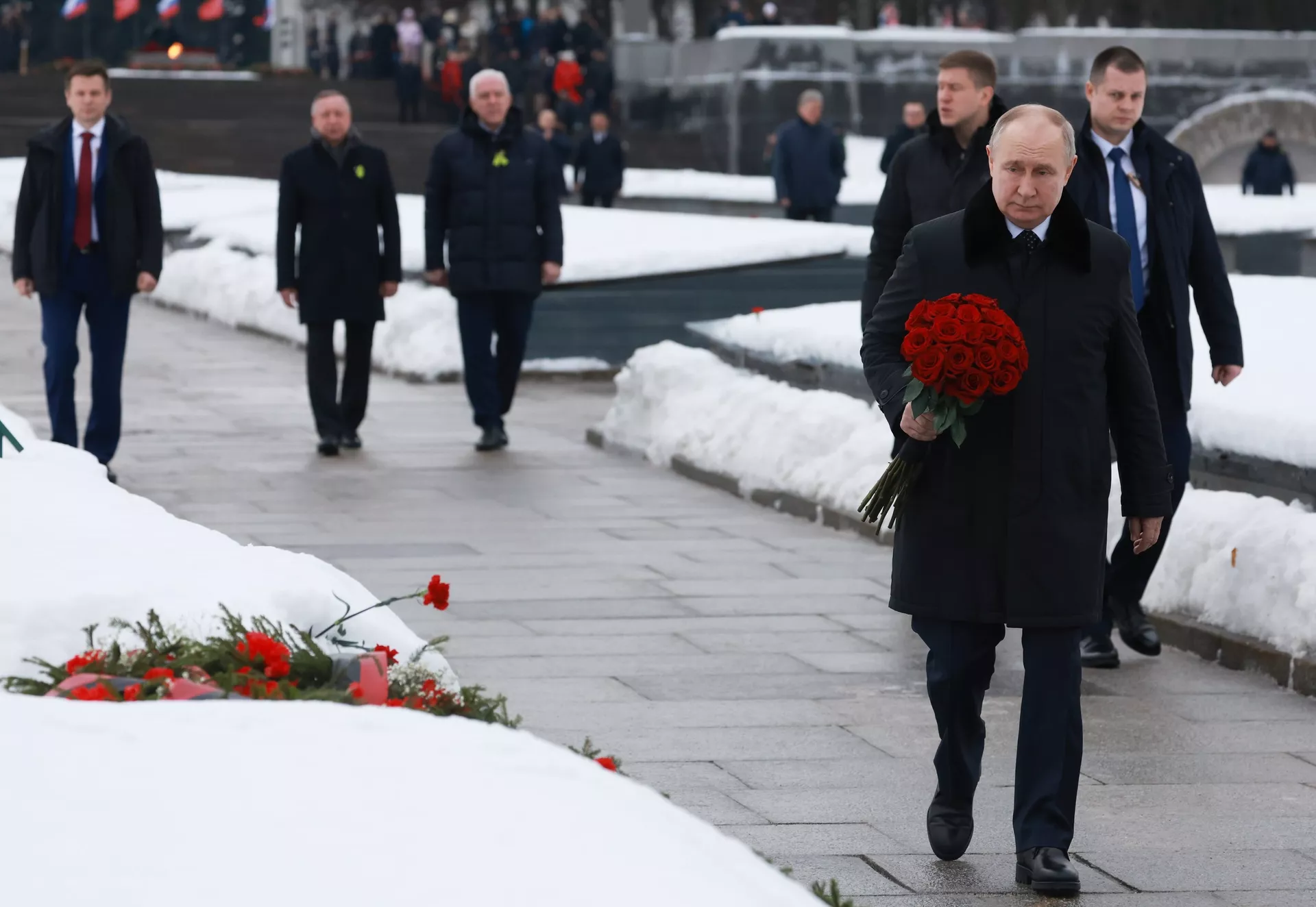 Церемония возложения венка к монументу Мать-Родина в Санкт-Петербурге - ПРАЙМ, 1920, 27.01.2024