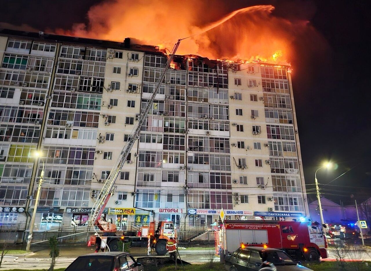 Пожар в многоэтажке в Анапе на площади 1000 