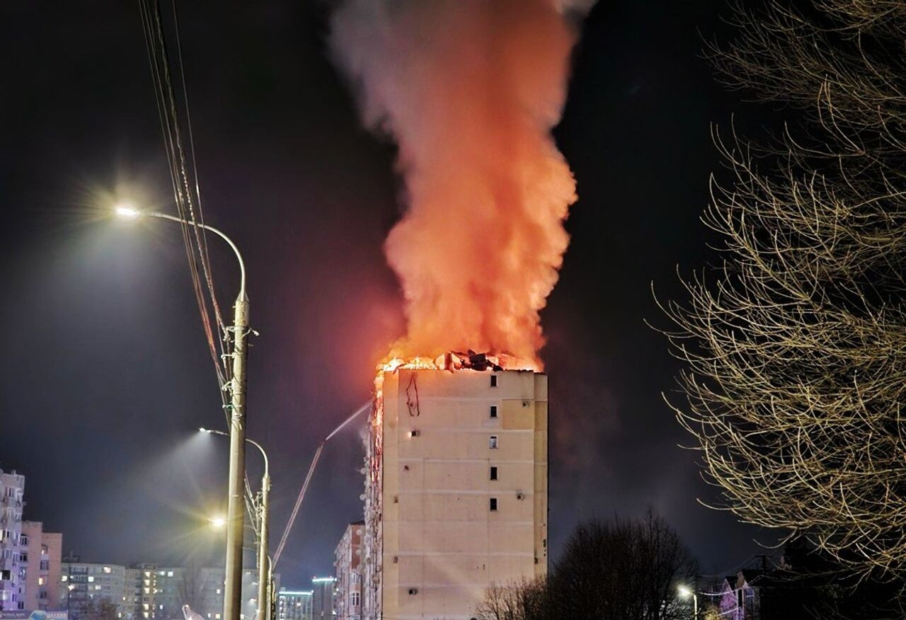 Пожар в многоэтажке в Анапе охватил тысячу 